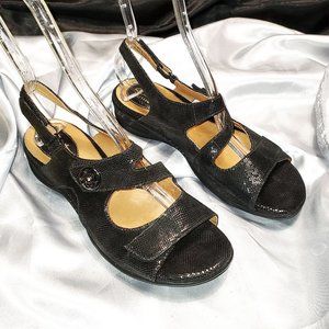 NEW CLARKS Tiffani Aldora black velcro strappy sandals SZ 7.5